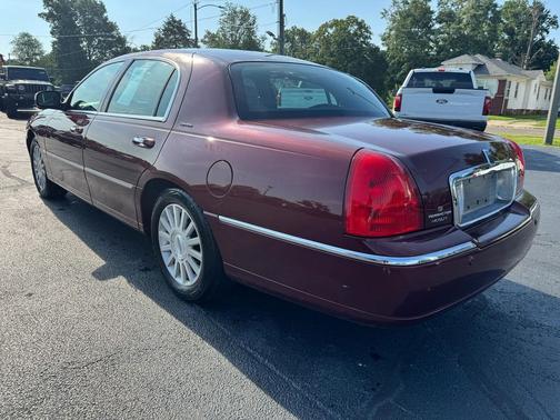 2003 Lincoln Town Car Signature