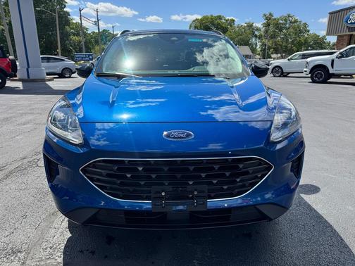 Atlas Blue Metallic 2022 Ford Escape SE