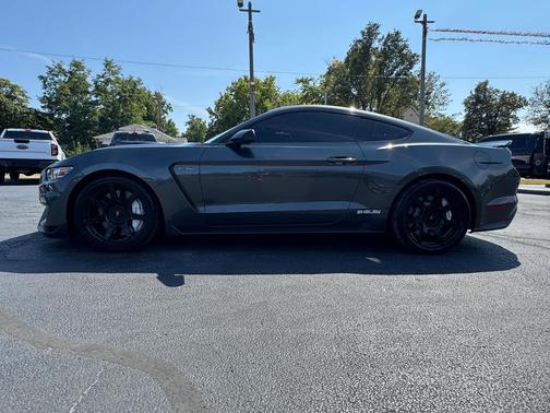 2017 Ford Shelby GT350 Base