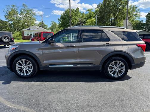 Stone Gray Metallic 2021 Ford Explorer Limited