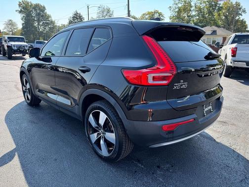 2020 Volvo XC40 T5 Momentum