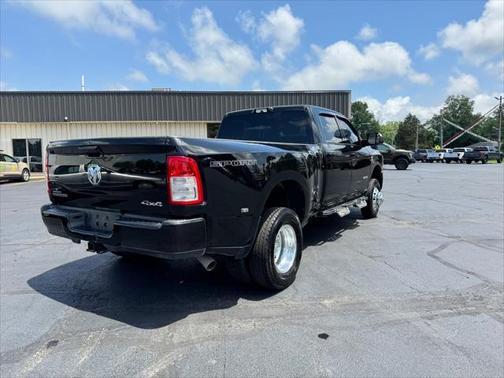 2022 RAM 3500 Big Horn Crew Cab 4x4 8' Box