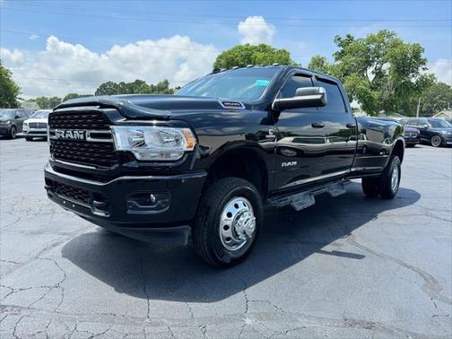 2022 RAM 3500 Big Horn Crew Cab 4x4 8' Box