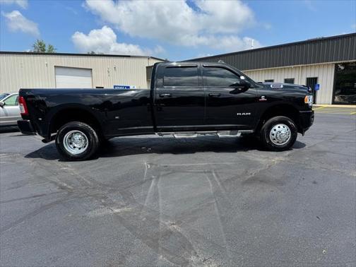 2022 RAM 3500 Big Horn Crew Cab 4x4 8' Box