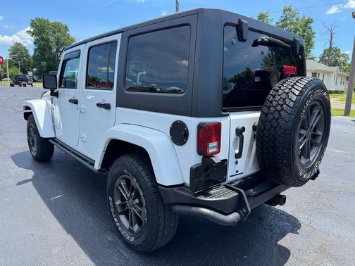 Bright White Clearcoat 2018 Jeep Wrangler JK Unlimited Freedom Edition