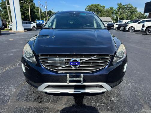 Magic Blue Metallic 2017 Volvo XC60 T6 Dynamic