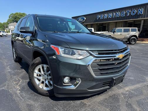 Graphite Metallic 2020 Chevrolet Traverse LT Leather