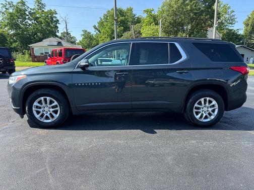 Graphite Metallic 2020 Chevrolet Traverse LT Leather