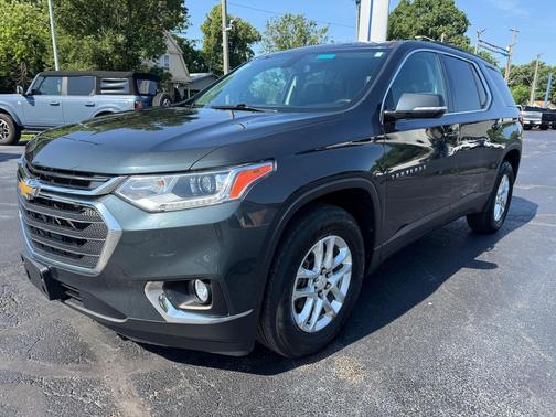 Graphite Metallic 2020 Chevrolet Traverse LT Leather