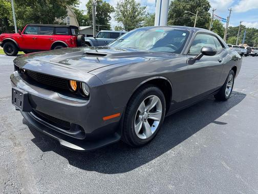 Granite Pearlcoat 2018 Dodge Challenger SXT