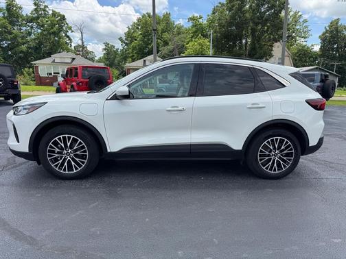Star White Metallic Tri-Coat 2023 Ford Escape PHEV Base