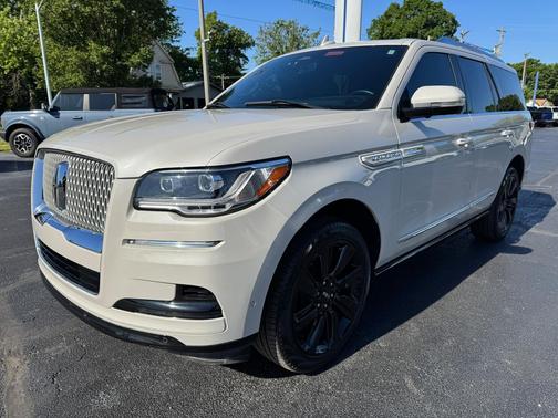 Ceramic Pearl Metallic Tri-Coat 2024 Lincoln Navigator Reserve