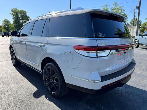 Ceramic Pearl Metallic Tri-Coat 2024 Lincoln Navigator Reserve