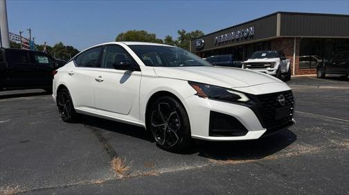 2023 Nissan Altima SR Intelligent AWD