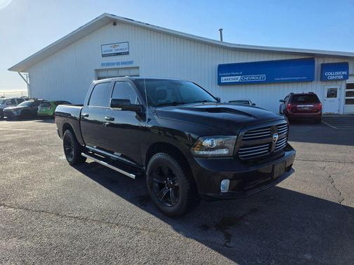 Brilliant Black Crystal Pearlcoat 2017 RAM 1500 Sport