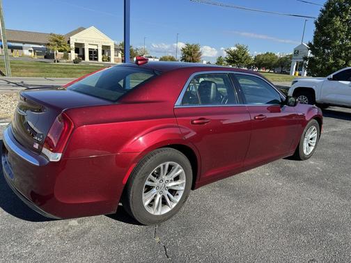 2017 Chrysler 300 Limited
