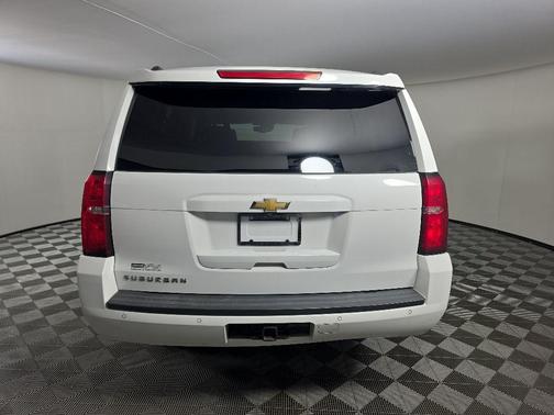 Summit White 2017 Chevrolet Suburban LT