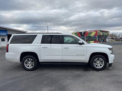 Summit White 2017 Chevrolet Suburban LT