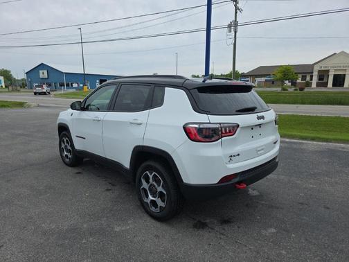 Bright White Clearcoat 2022 Jeep Compass Trailhawk