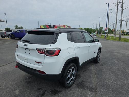 Bright White Clearcoat 2022 Jeep Compass Trailhawk