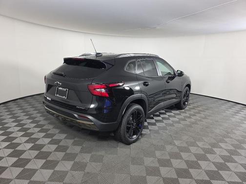Mosaic Black Metallic 2026 Chevrolet Trax FWD ACTIV