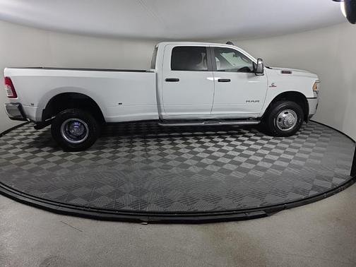 2024 RAM 3500 Big Horn Crew Cab 4x4 8' Box