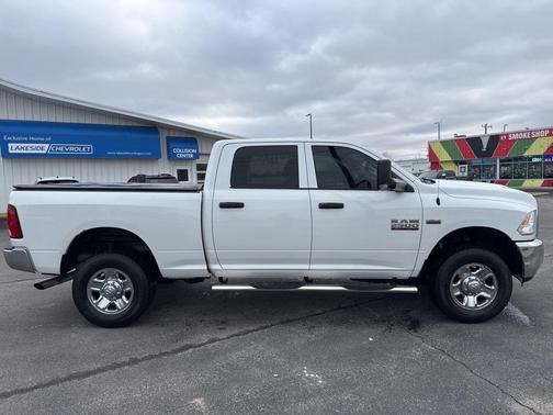 2017 RAM 2500 Tradesman Crew Cab 4x4 6'4' Box