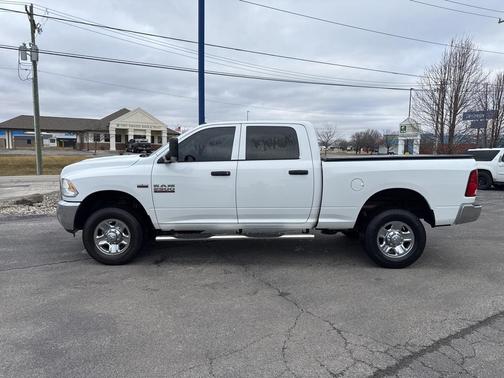 2017 RAM 2500 Tradesman Crew Cab 4x4 6'4' Box