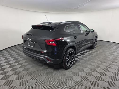 Mosaic Black Metallic 2026 Chevrolet Trax FWD 2RS