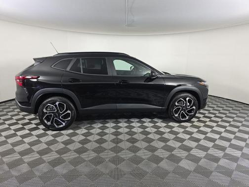Mosaic Black Metallic 2026 Chevrolet Trax FWD 2RS
