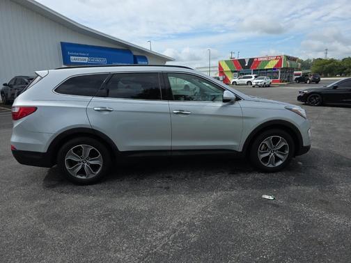 2016 Hyundai SANTA FE SE