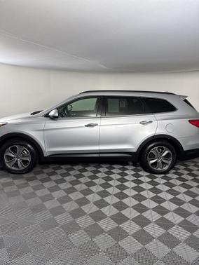 2016 Hyundai SANTA FE SE