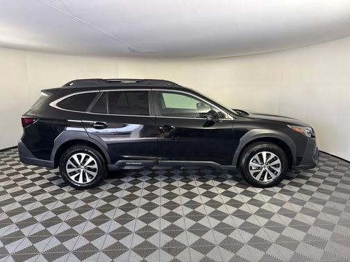 Crystal Black Silica 2023 Subaru Outback Premium