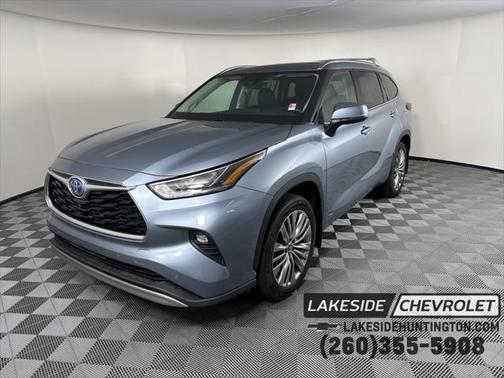 2022 Toyota Highlander Hybrid Platinum