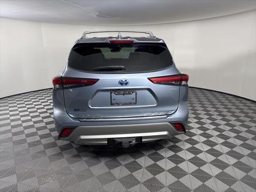 2022 Toyota Highlander Hybrid Platinum