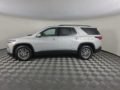 Silver Ice Metallic 2022 Chevrolet Traverse LT Cloth
