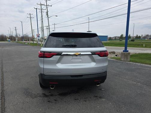 Silver Ice Metallic 2022 Chevrolet Traverse LT Cloth