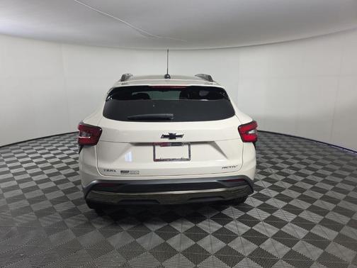 White Sands 2026 Chevrolet Trax FWD ACTIV
