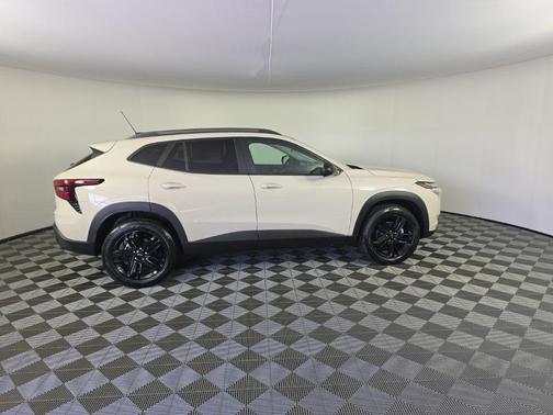 White Sands 2026 Chevrolet Trax FWD ACTIV