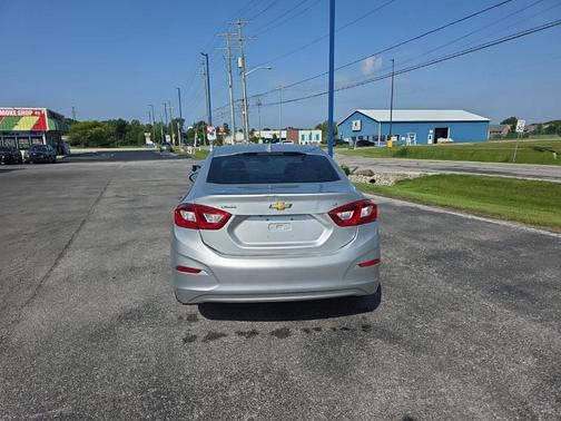 Silver Ice Metallic 2017 Chevrolet Cruze LT