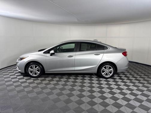 Silver Ice Metallic 2017 Chevrolet Cruze LT