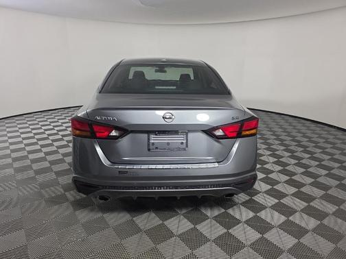 2022 Nissan Altima SR FWD