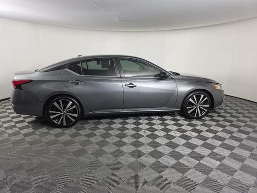 2022 Nissan Altima SR FWD