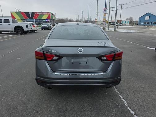 2022 Nissan Altima SR FWD