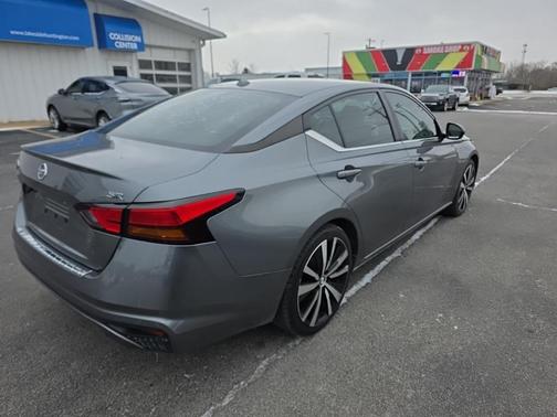 2022 Nissan Altima SR FWD