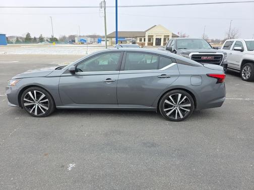 2022 Nissan Altima SR FWD