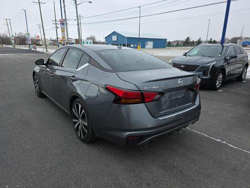 2022 Nissan Altima SR FWD