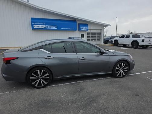 2022 Nissan Altima SR FWD