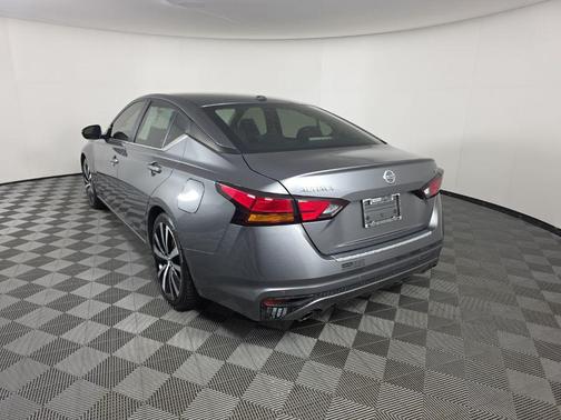 2022 Nissan Altima SR FWD