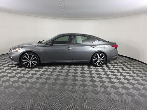 2022 Nissan Altima SR FWD